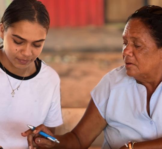Co-researcher Audrey Shadforth doing a survey with Tyresha Gore in Djarindjin. Credit: Dr Daniel Featherstone