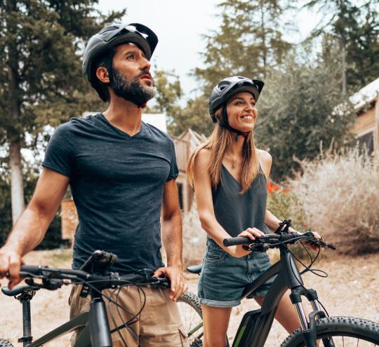 Man and woman stading with thier ebikes