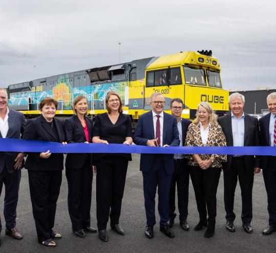 Prime Minister, the Hon Anthony Albanese MP cutting the commissioning ribbon for the interstate terminal along with Minister for Infrastructure, Transport, Regional Development and Local Government, the Hon Catherine King MP