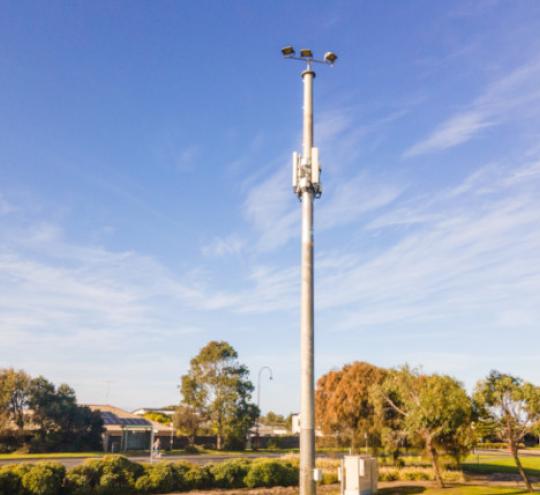 Image of a telecommunication structure near a housing area