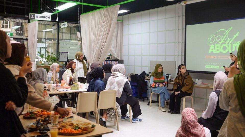 A group of people at a workshop at the Micro-Labs in Melbourne. Photo credit: City of Melbourne, VIC
